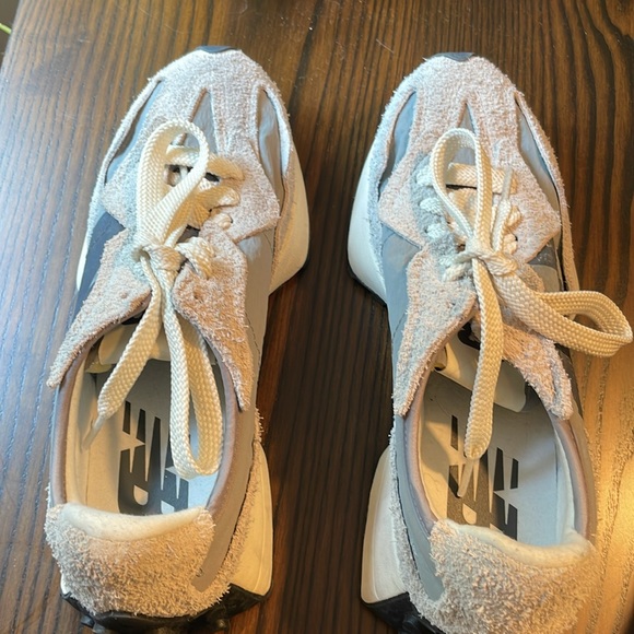 New Balance 327 grey like new. Men’s 7.5, Women’s 9. - Picture 5 of 6